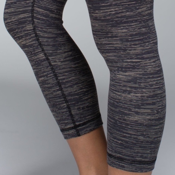 Lululemon‎ Wunder Under Crop - Picture 5 of 10